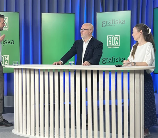 Moderator Johan Grauers, kommunikationschef Grafiska Företagen och Gröna arbetsgivare, Sven-Olov Daunfeldt, chefsekonom Svenskt Näringsliv, och Susanne Spector, chef makroekonomisk analys Nordea.